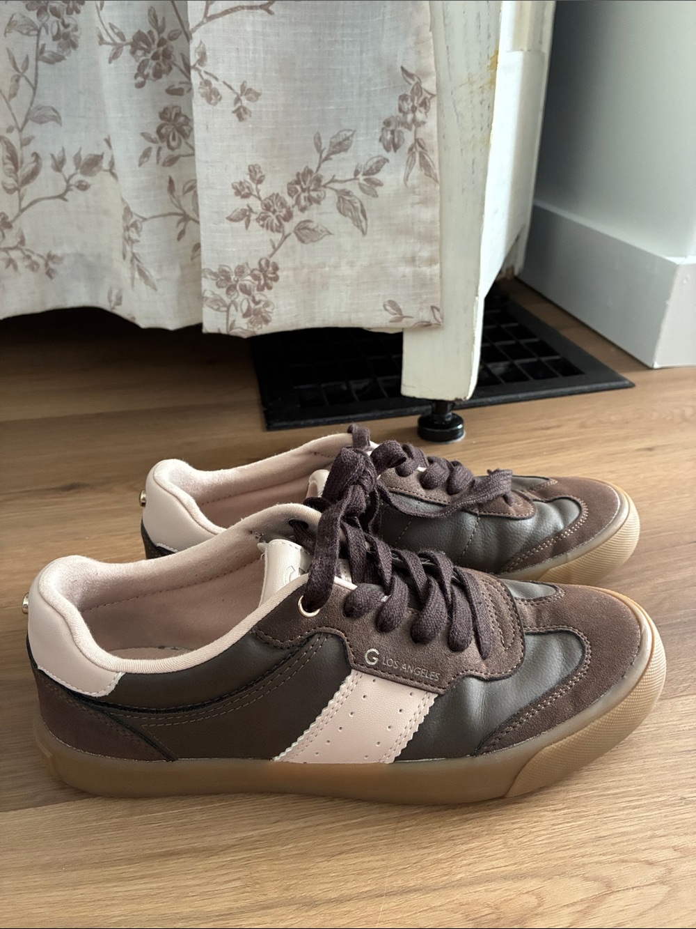 GBG Los Angeles Women’s Brown & Cream Low-Top Sneakers
